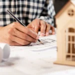 Constructeur maison à Lorient : Comment suivre l’avancement de votre chantier de construction