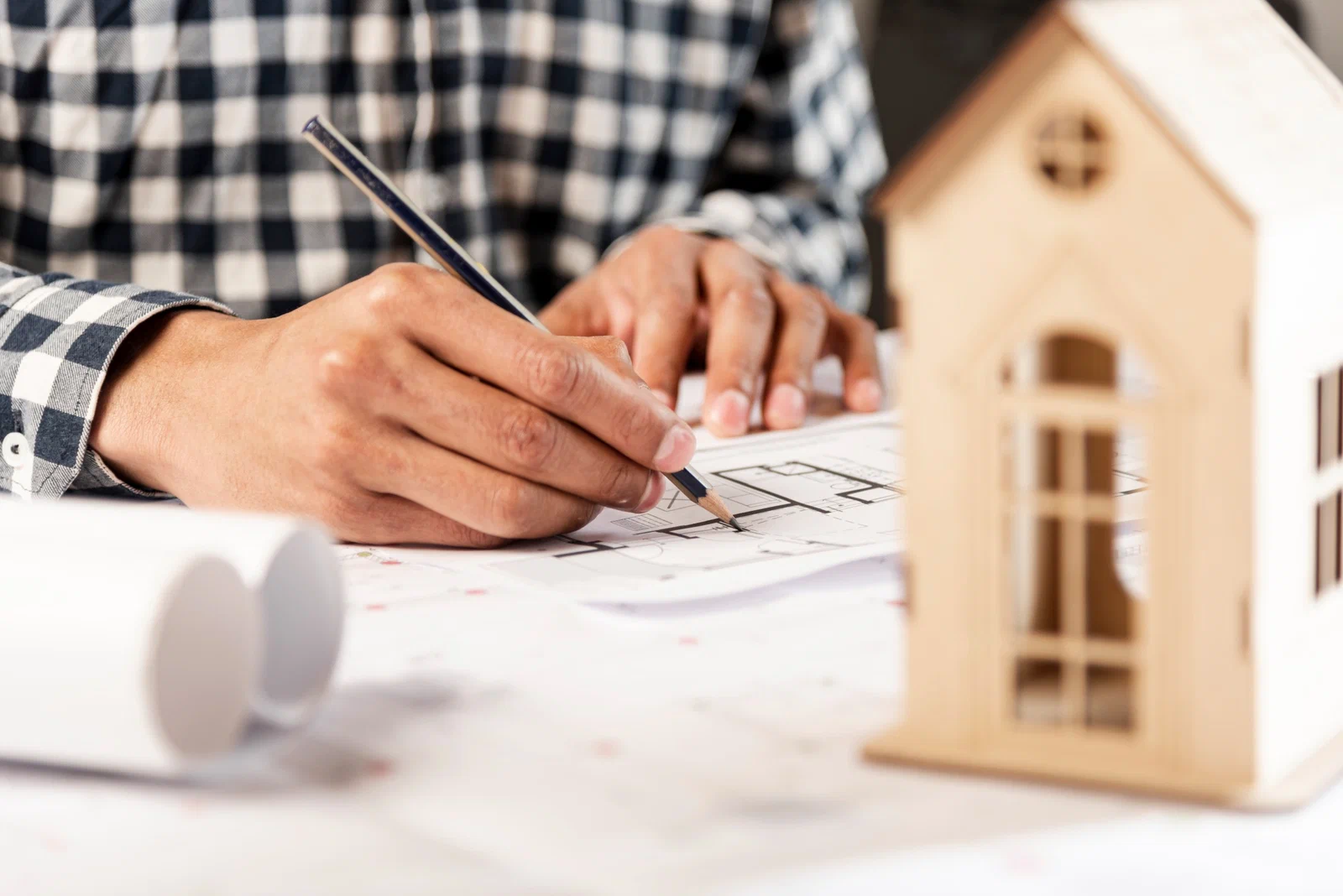 Constructeur maison à Lorient : Comment suivre l’avancement de votre chantier de construction