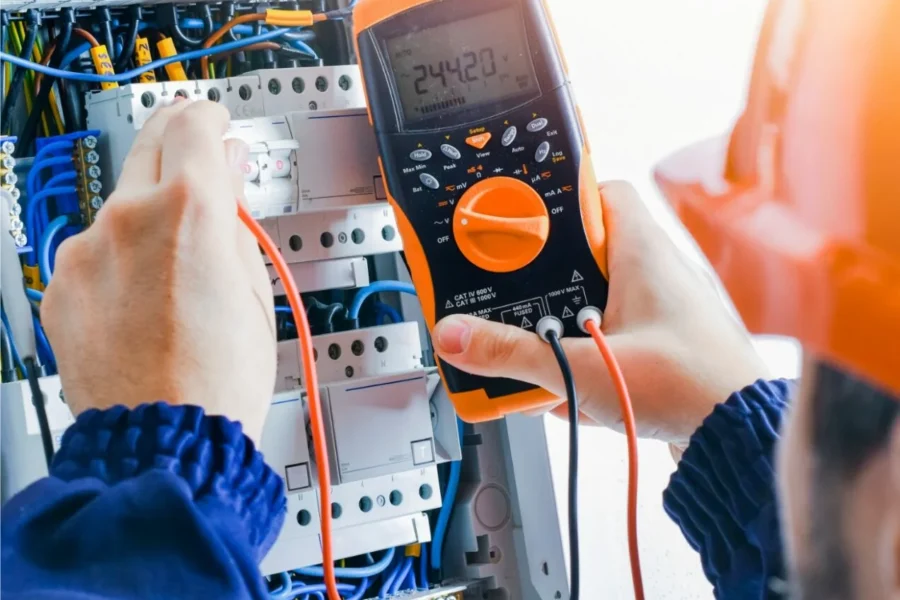 Électricité à Villeneuve-Loubet : Comprendre et gérer votre installation électrique