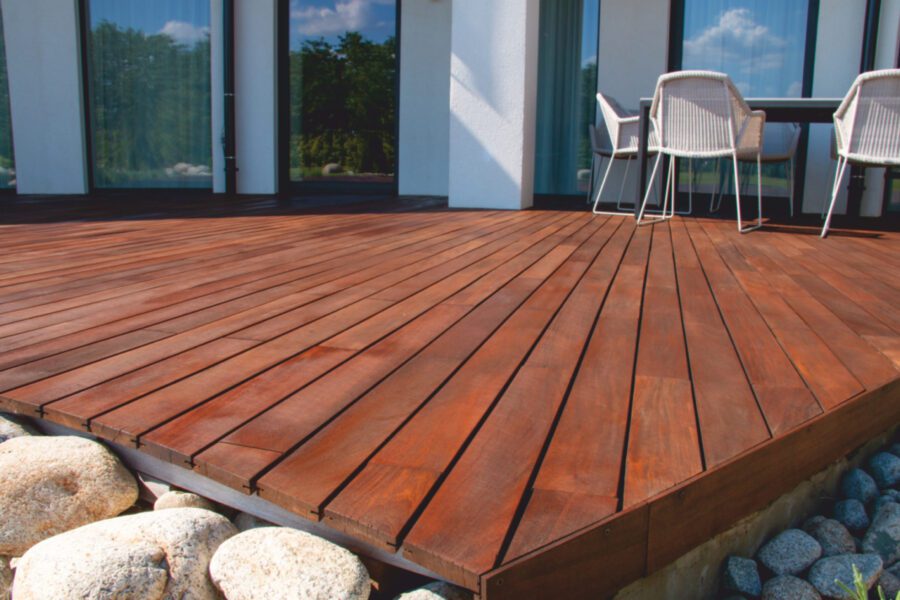 Comment choisir l’essence de bois idéale pour sa terrasse à Mérignac ?