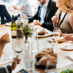 Comment organiser un événement spécial (anniversaire, réunion) au restaurant à Marseille ?