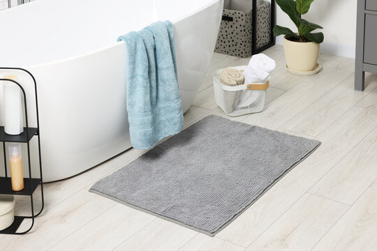 Rénovation de salle de bain à Cagnes-sur-Mer : Comment choisir le bon revêtement de sol ?